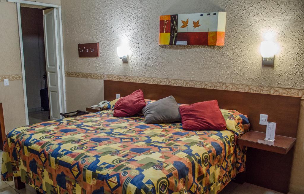 Hotel Posada Regis Guadalajara Esterno foto