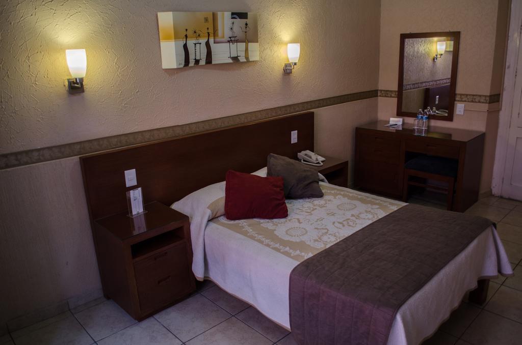 Hotel Posada Regis Guadalajara Esterno foto